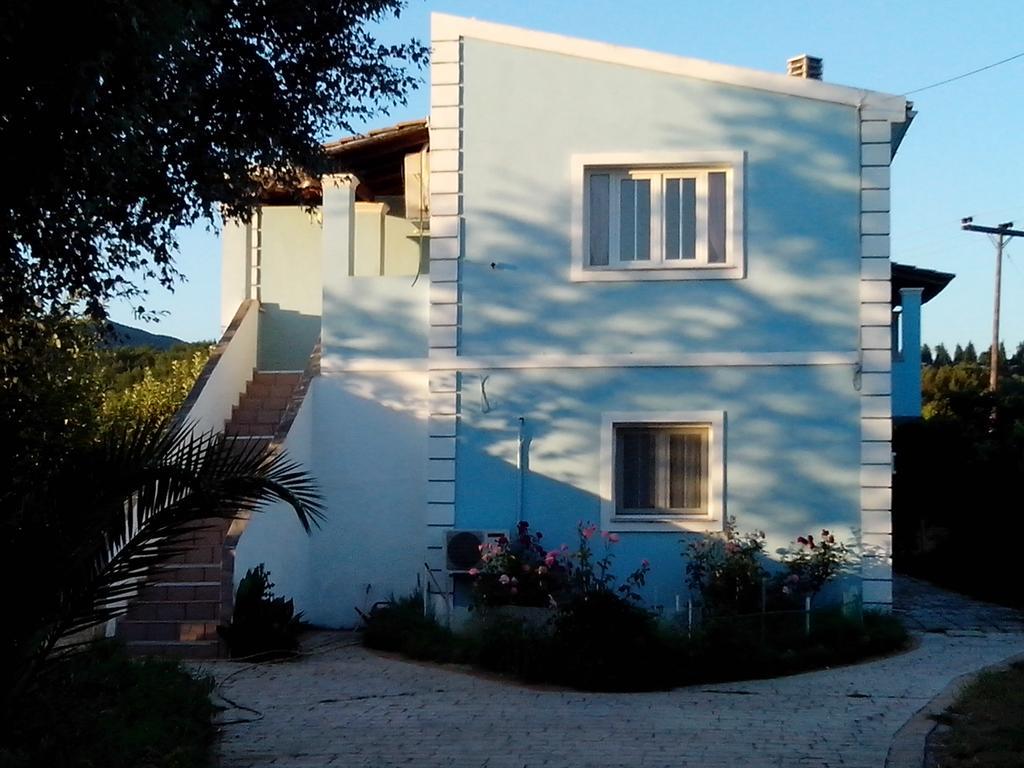 Tom'S House Apartment Skriperon ภายนอก รูปภาพ