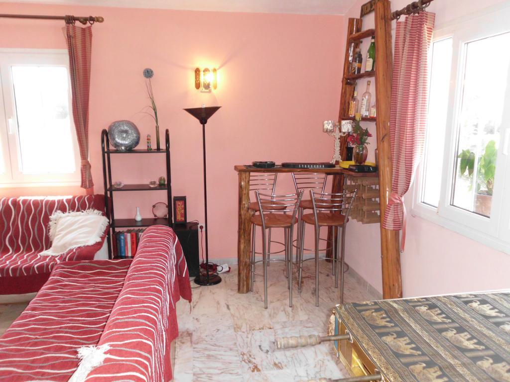 Tom'S House Apartment Skriperon ภายนอก รูปภาพ