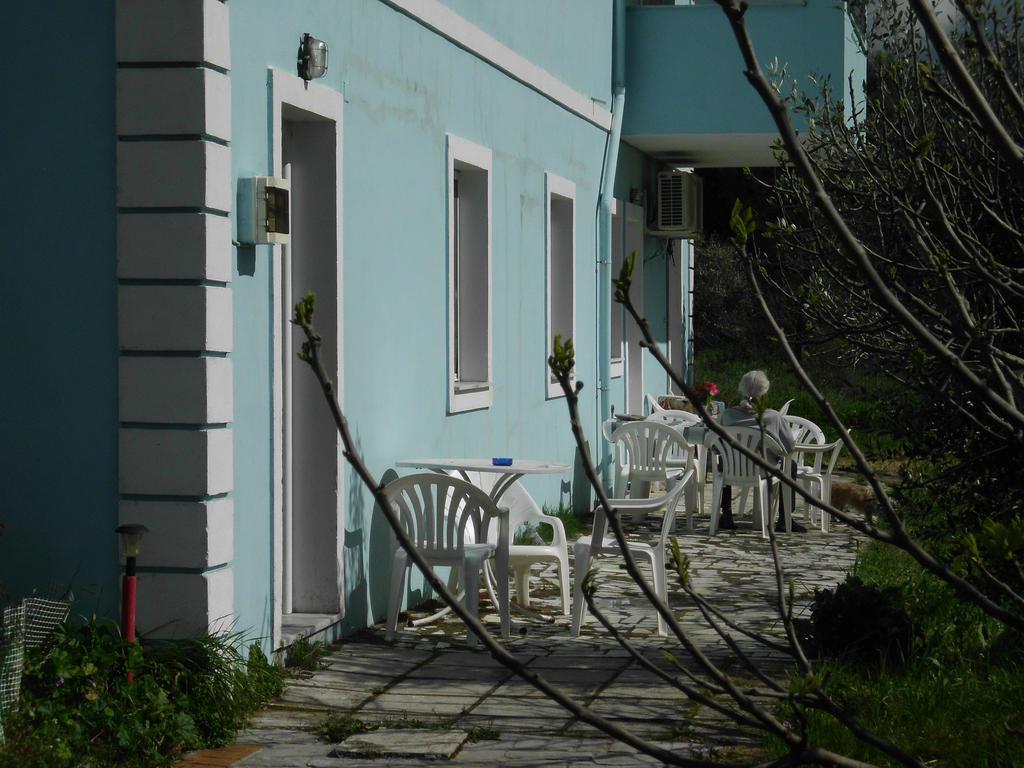 Tom'S House Apartment Skriperon ภายนอก รูปภาพ