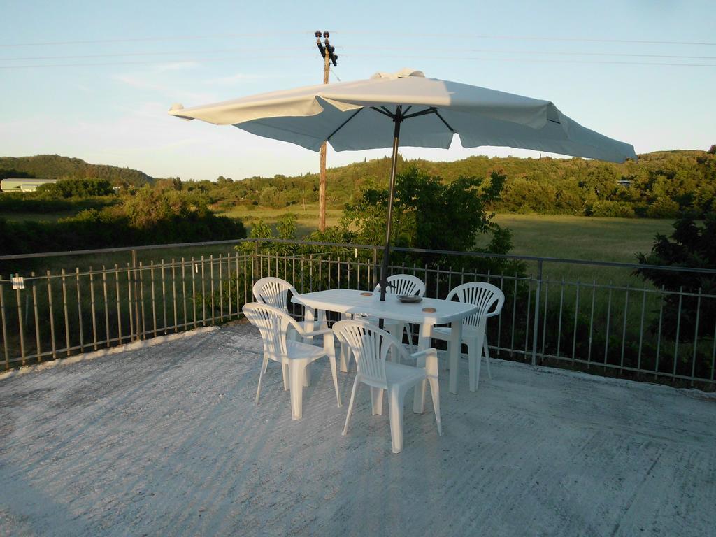 Tom'S House Apartment Skriperon ภายนอก รูปภาพ